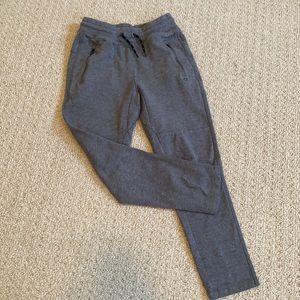 Boys GapFit sweat pants with zipper pockets size L